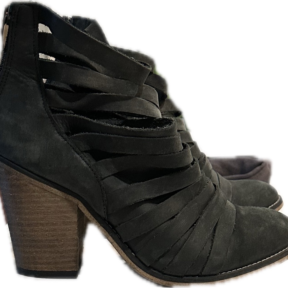 Free People Black Strappy Ankle Boots with Brown Block Heel - Picture 2 of 3